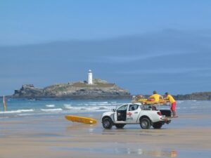 maitres nageurs sur une plage