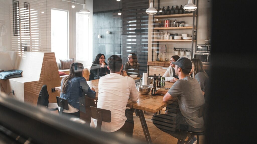 reunion entre plusieurs personnes