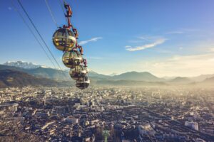 vue sur les téléphériques de grenoble