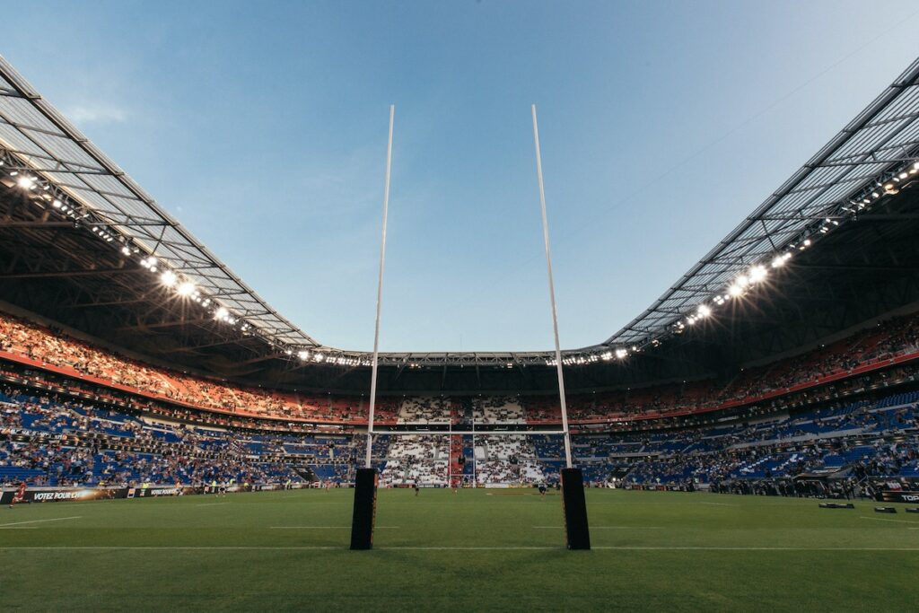 De ses études à l’ISCPA Toulouse au métier de journaliste sportif : le parcours de Bastien !