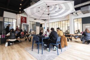 financia business school