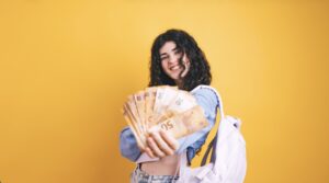 Peut-on cumuler bourse étudiante et salaire ?