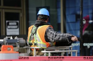 Conducteur de travaux en génie civil : un métier clé pour les grands chantiers